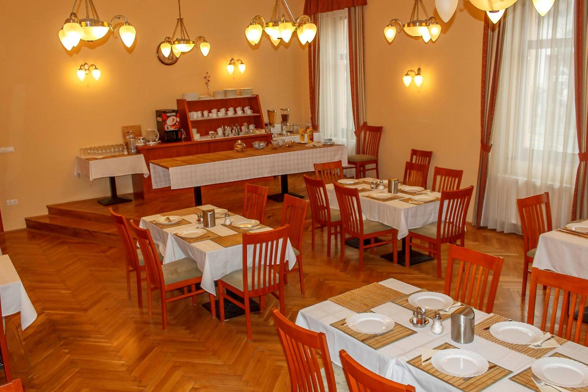 Pannon Hotel Bejelentkezes 20 Oraig, Check-In Until 20 O'Clock, Einchecken Bis 20 Uhr Mohács Екстериор снимка