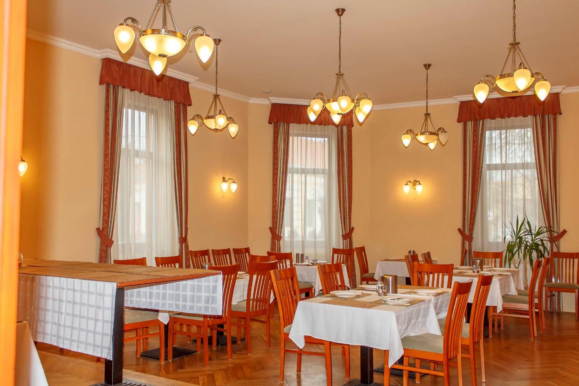 Pannon Hotel Bejelentkezes 20 Oraig, Check-In Until 20 O'Clock, Einchecken Bis 20 Uhr Mohács Екстериор снимка