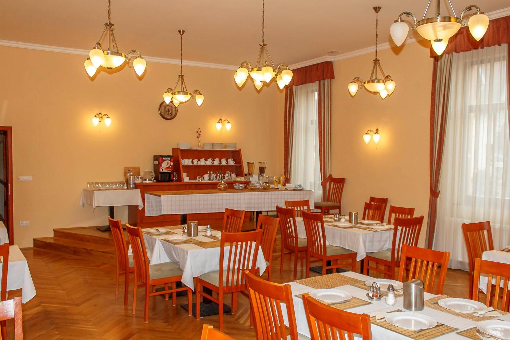 Pannon Hotel Bejelentkezes 20 Oraig, Check-In Until 20 O'Clock, Einchecken Bis 20 Uhr Mohács Екстериор снимка