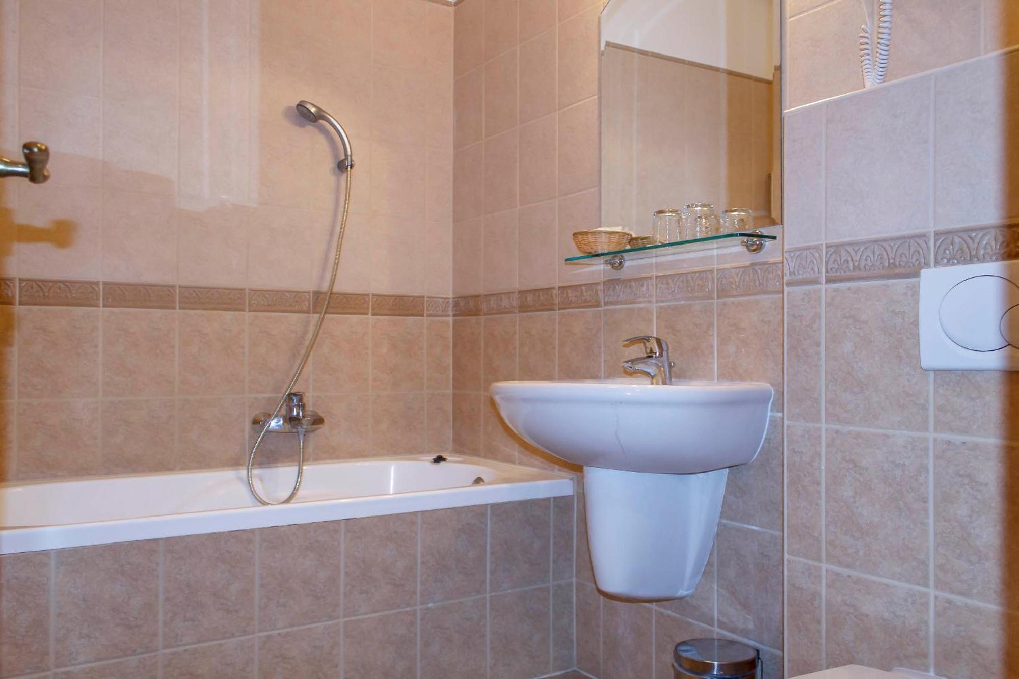 Pannon Hotel Bejelentkezes 20 Oraig, Check-In Until 20 O'Clock, Einchecken Bis 20 Uhr Mohács Екстериор снимка