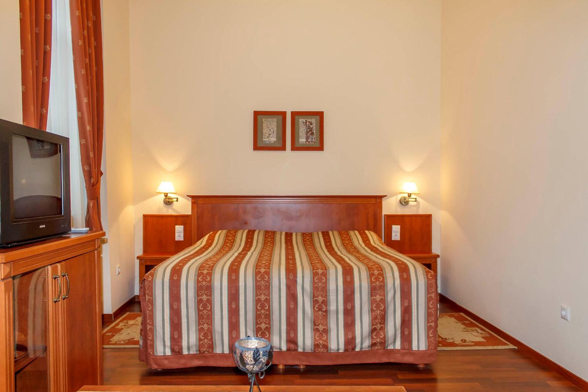 Pannon Hotel Bejelentkezes 20 Oraig, Check-In Until 20 O'Clock, Einchecken Bis 20 Uhr Mohács Екстериор снимка