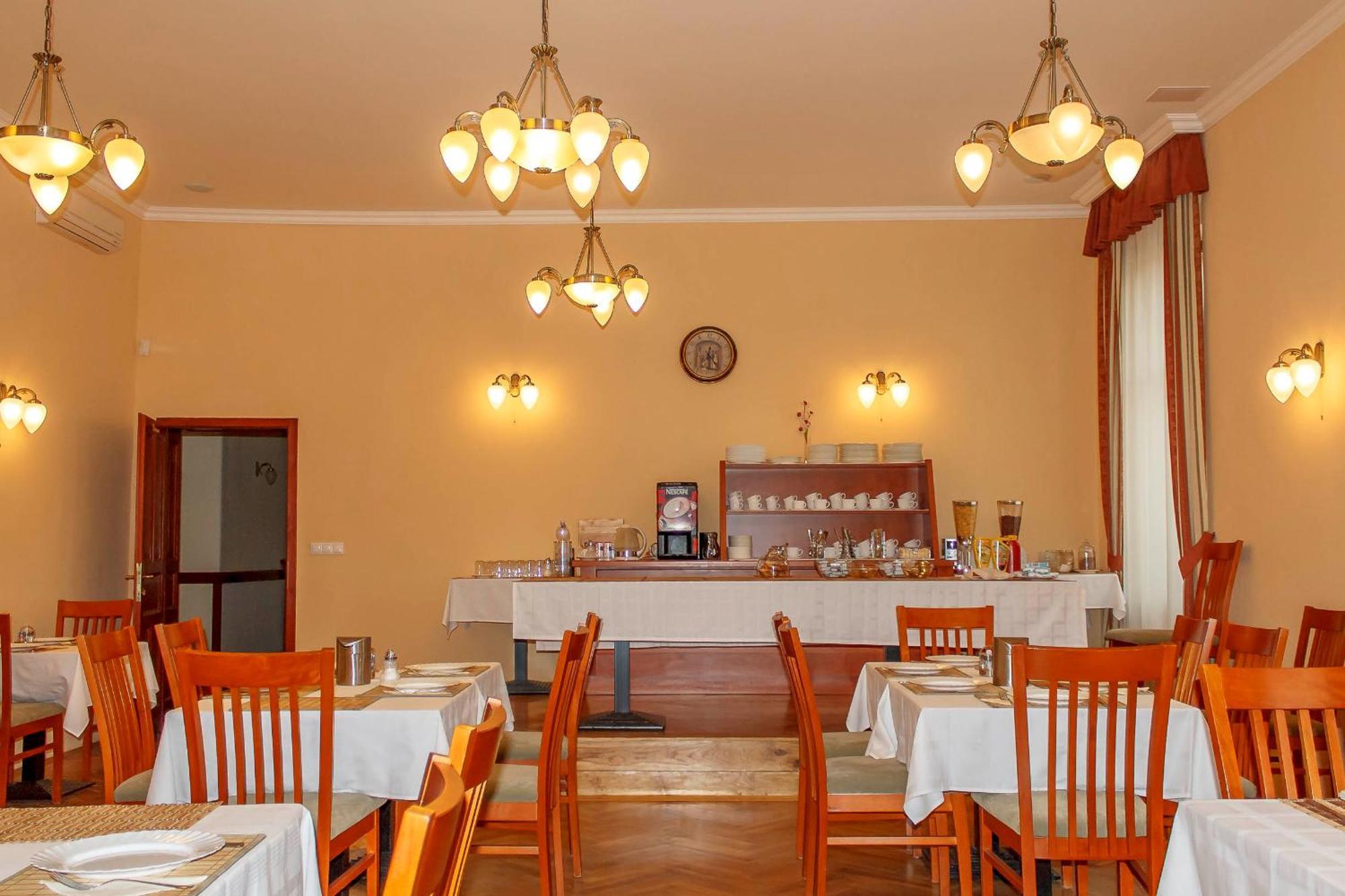 Pannon Hotel Bejelentkezes 20 Oraig, Check-In Until 20 O'Clock, Einchecken Bis 20 Uhr Mohács Екстериор снимка