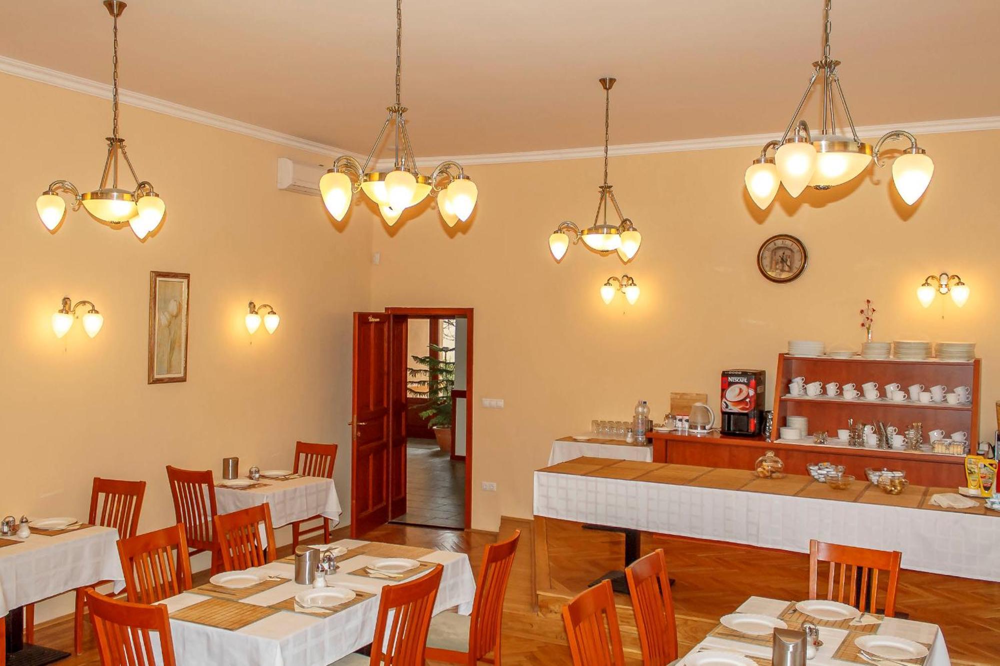 Pannon Hotel Bejelentkezes 20 Oraig, Check-In Until 20 O'Clock, Einchecken Bis 20 Uhr Mohács Екстериор снимка