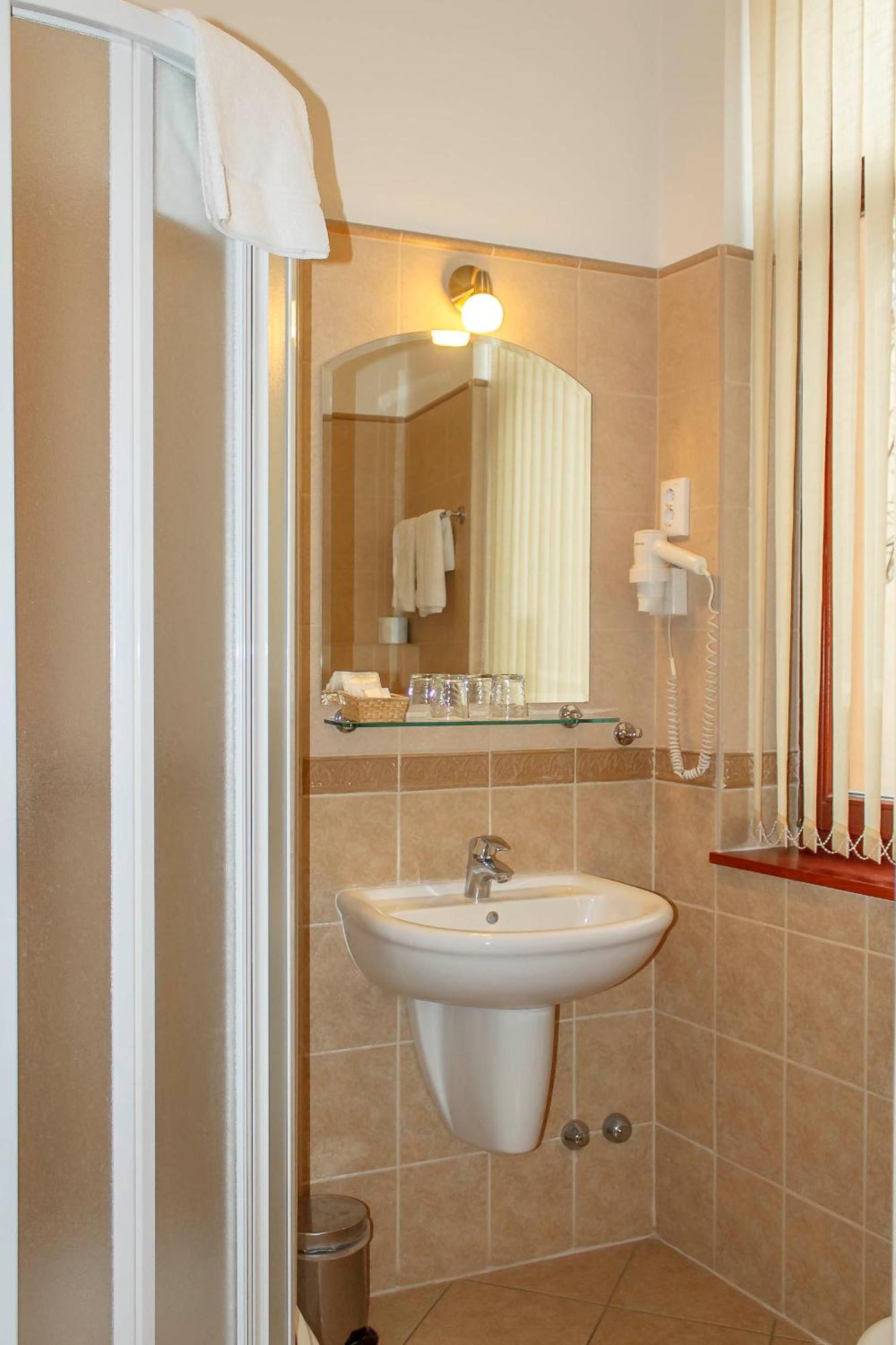Pannon Hotel Bejelentkezes 20 Oraig, Check-In Until 20 O'Clock, Einchecken Bis 20 Uhr Mohács Екстериор снимка