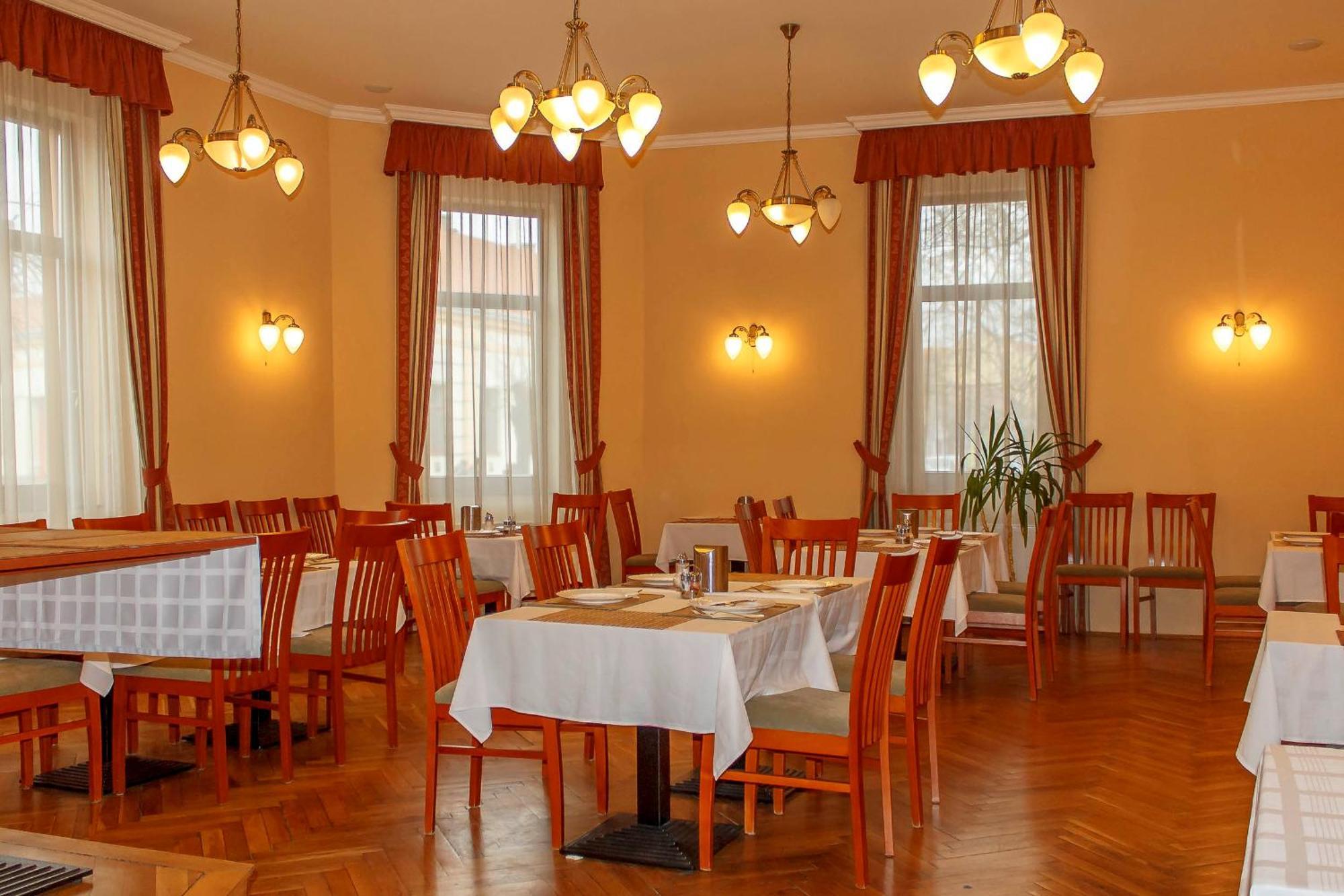 Pannon Hotel Bejelentkezes 20 Oraig, Check-In Until 20 O'Clock, Einchecken Bis 20 Uhr Mohács Екстериор снимка