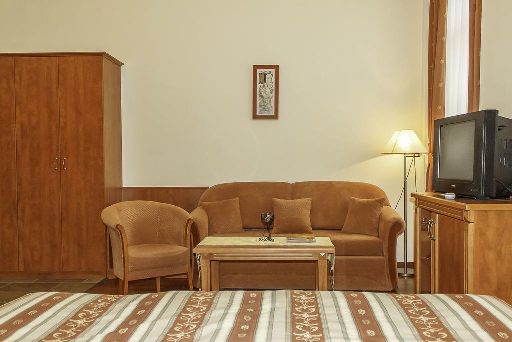 Pannon Hotel Bejelentkezes 20 Oraig, Check-In Until 20 O'Clock, Einchecken Bis 20 Uhr Mohács Екстериор снимка