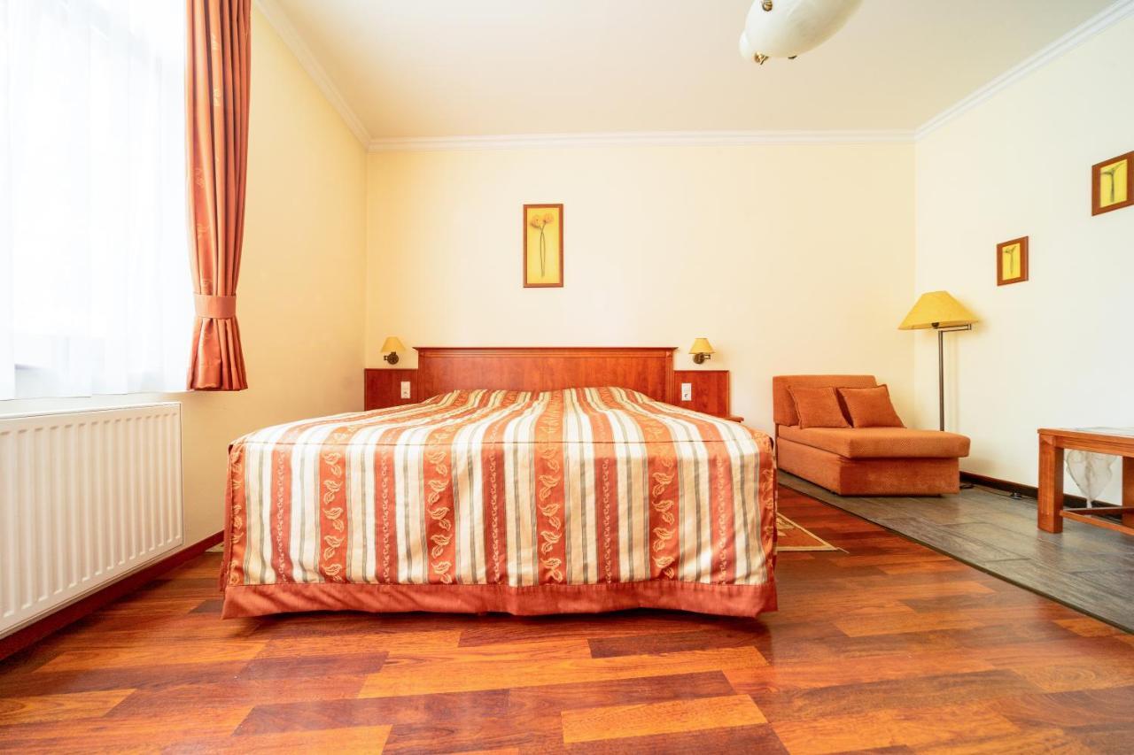Pannon Hotel Bejelentkezes 20 Oraig, Check-In Until 20 O'Clock, Einchecken Bis 20 Uhr Mohács Екстериор снимка