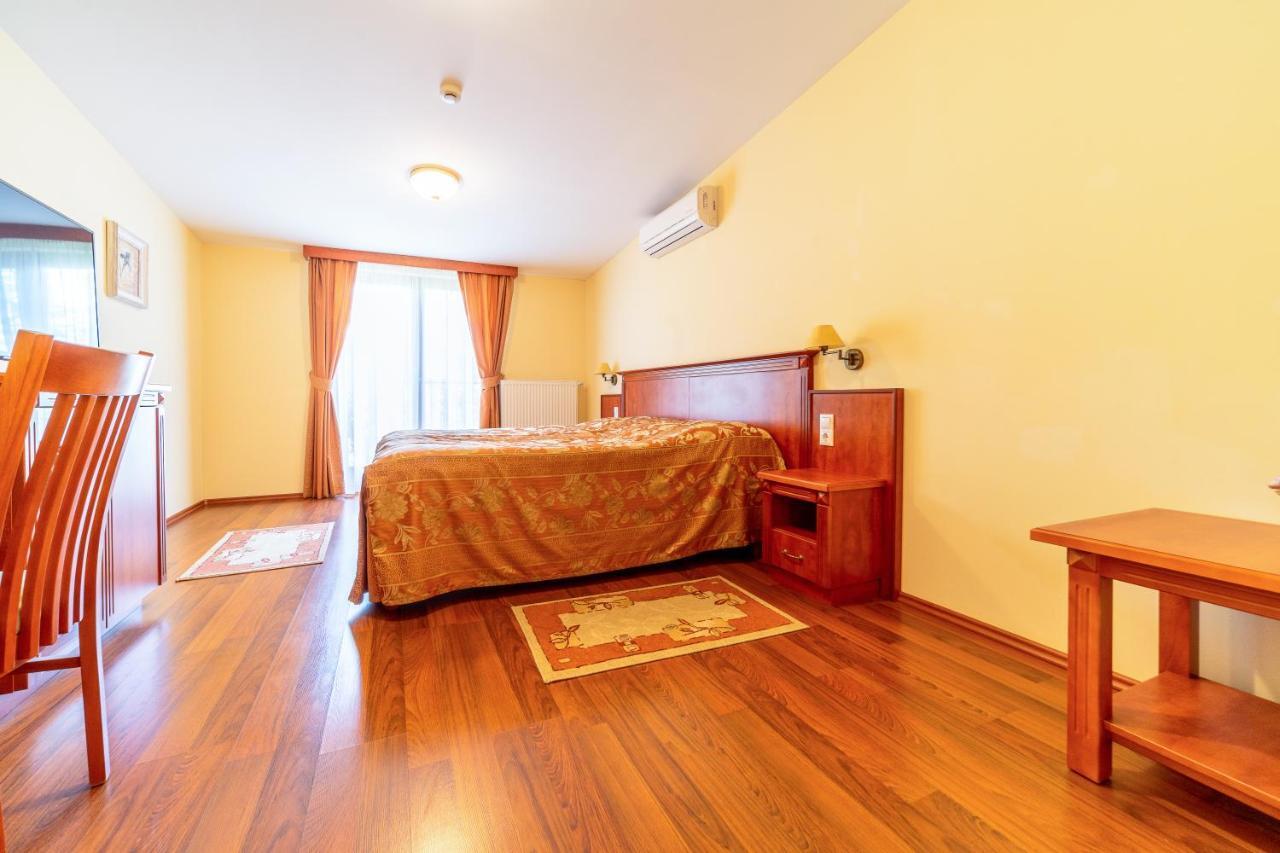 Pannon Hotel Bejelentkezes 20 Oraig, Check-In Until 20 O'Clock, Einchecken Bis 20 Uhr Mohács Екстериор снимка