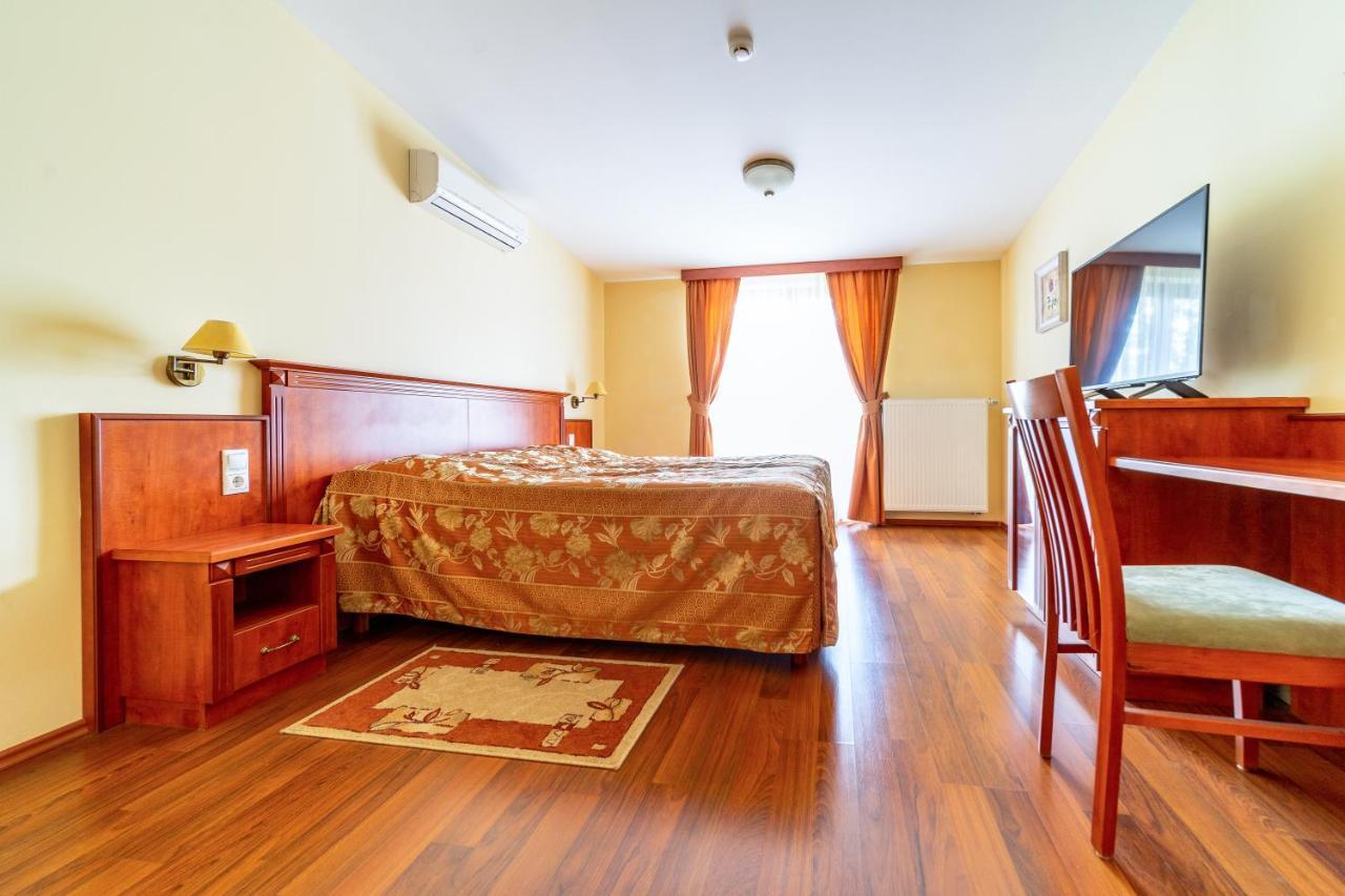 Pannon Hotel Bejelentkezes 20 Oraig, Check-In Until 20 O'Clock, Einchecken Bis 20 Uhr Mohács Екстериор снимка